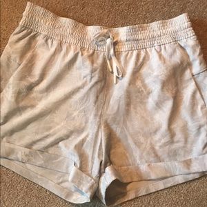 LuluLemon Spring Break Away Short